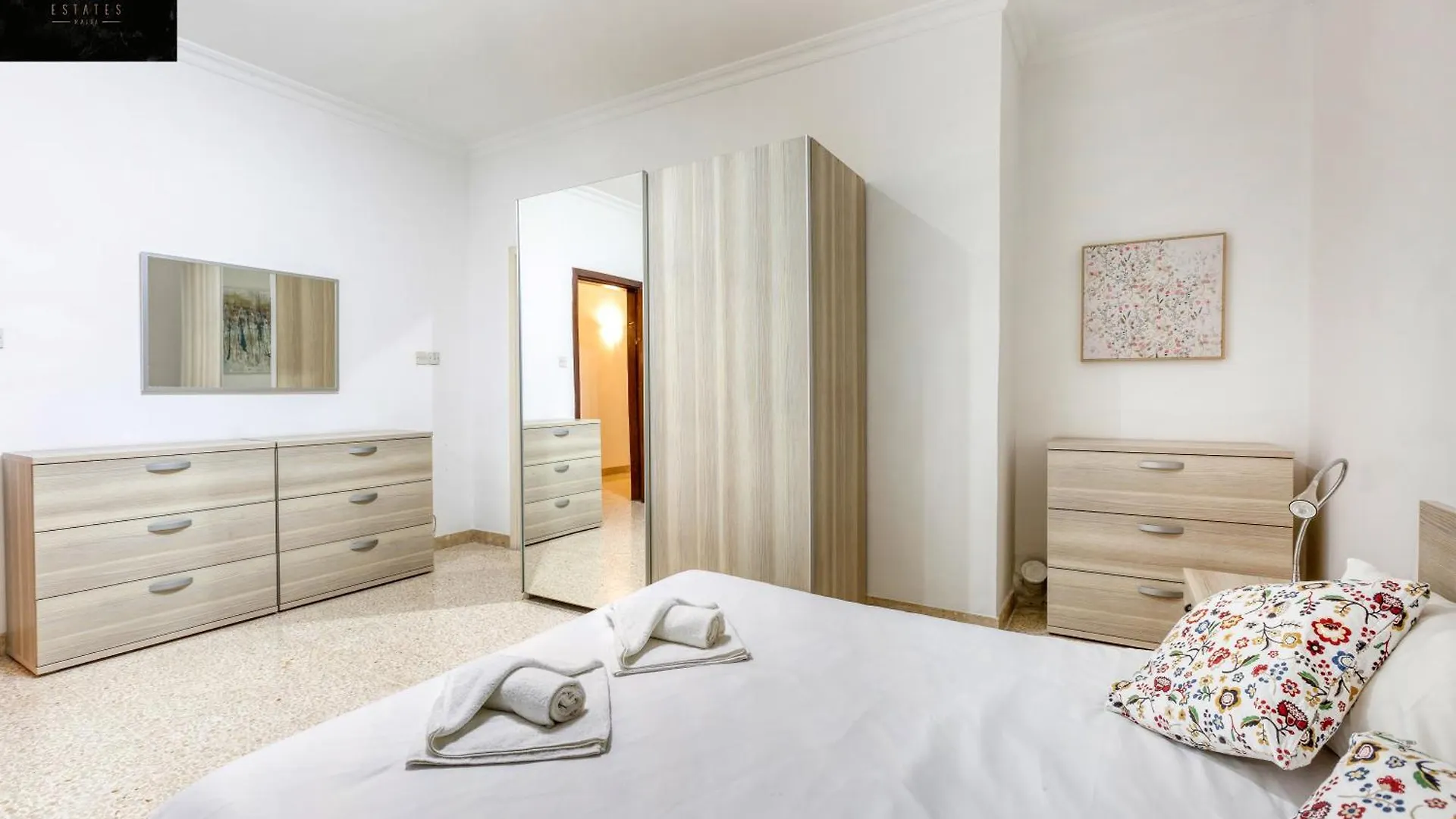 Lejlighed Tower Road Seafront Home, With 3Br & Working Space By 360 Estates Sliema