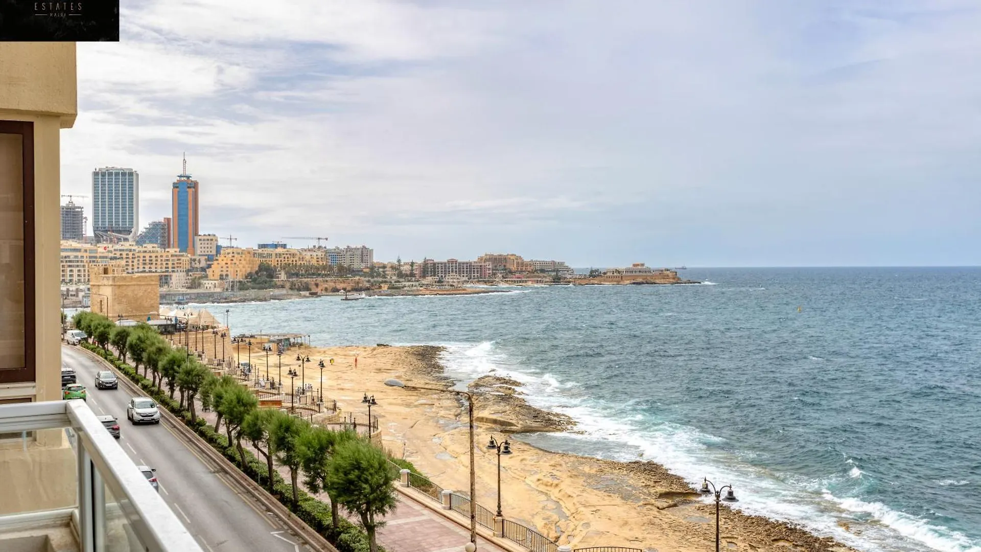 Tower Road Seafront Home, With 3Br & Working Space By 360 Estates location